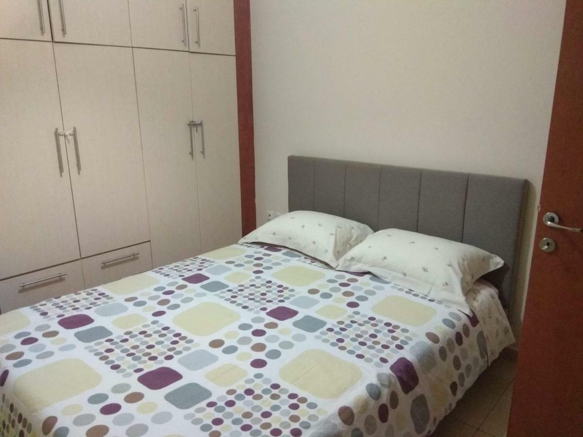 Airport Family House Apartment Artemida  Bagian luar foto